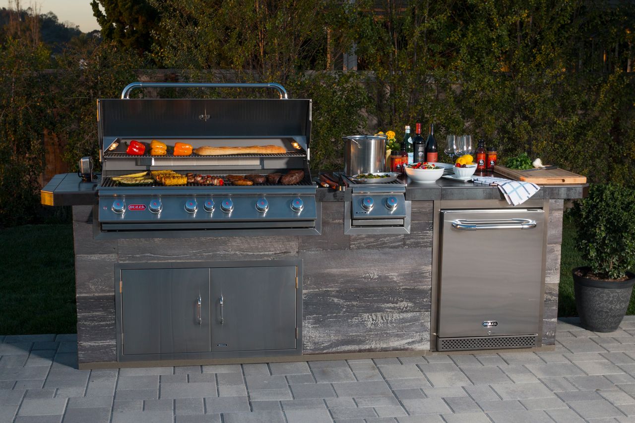 Bull Outdoor 46" Diablo Drop In Grill NG - 6 Burner / 105,000 BTU's