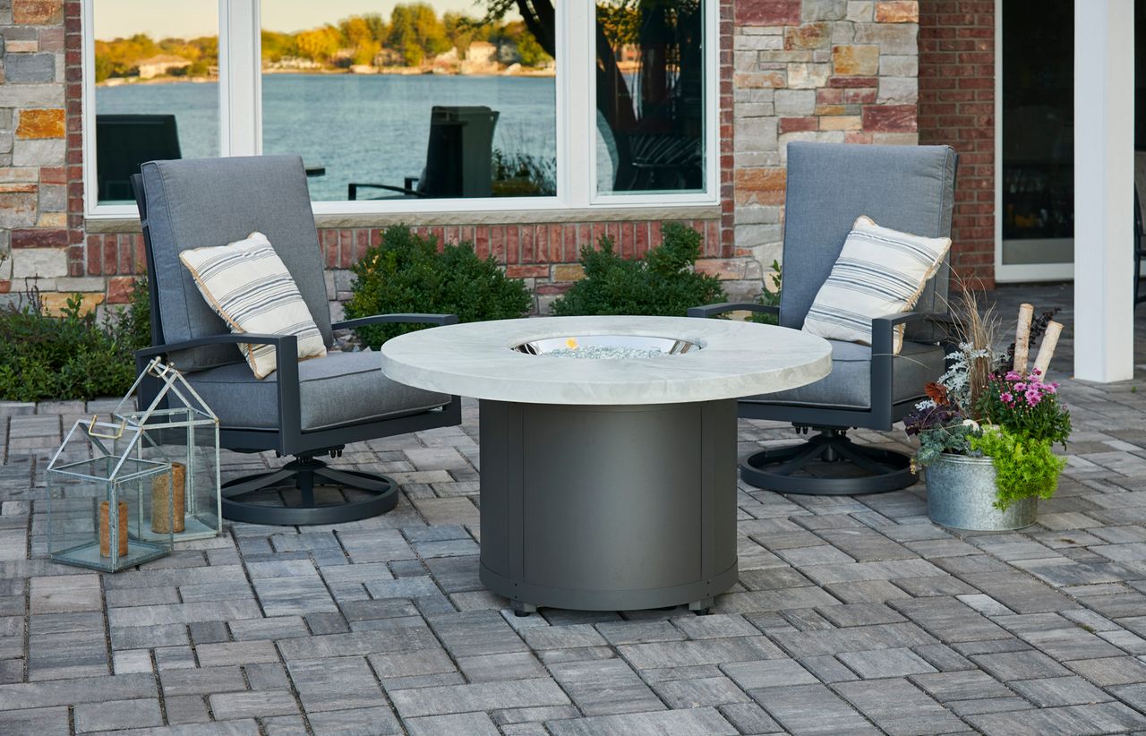 Outdoor Greatroom White Onyx Beacon Round Gas Fire Pit Table