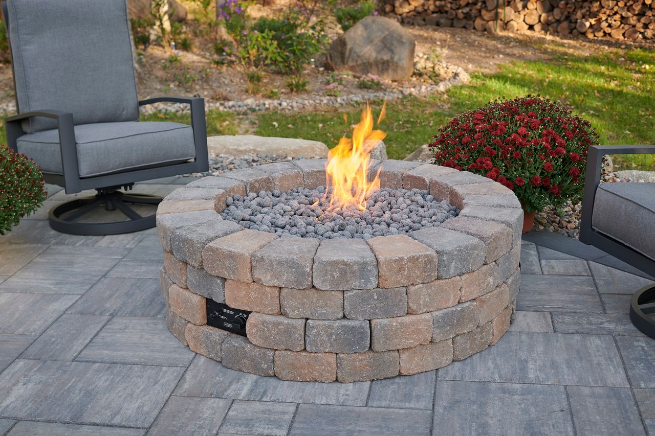 Outdoor Greatroom Bronson Block Round Gas Fire Pit Kit